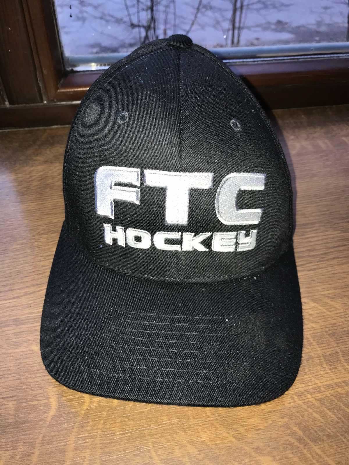 Супер класна та якісна бейсболка Flexfit з логотипом "FTC hockey"