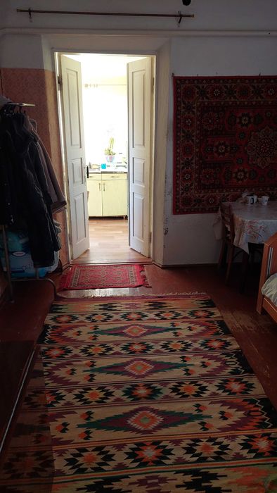 Продам два житлових будинки з великими ділянками які розташовані поряд