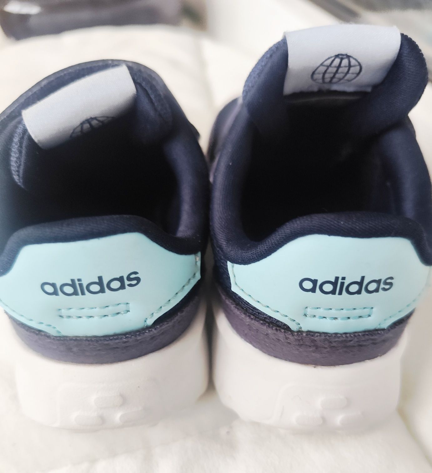 Adidas, дитячі кросівки.