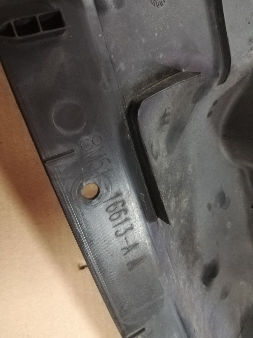 Maskownica osłona pasa przedniego grilla zamka Ford Focus mk2 lift