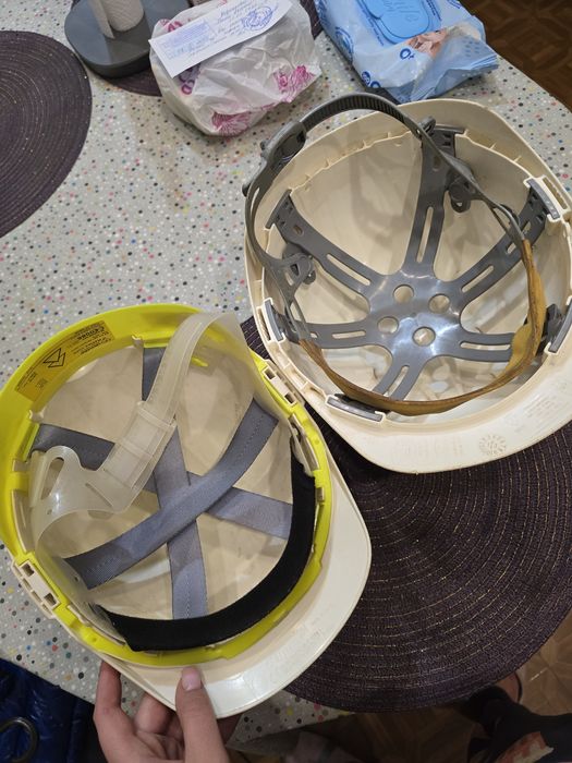 Захисні шоломи два