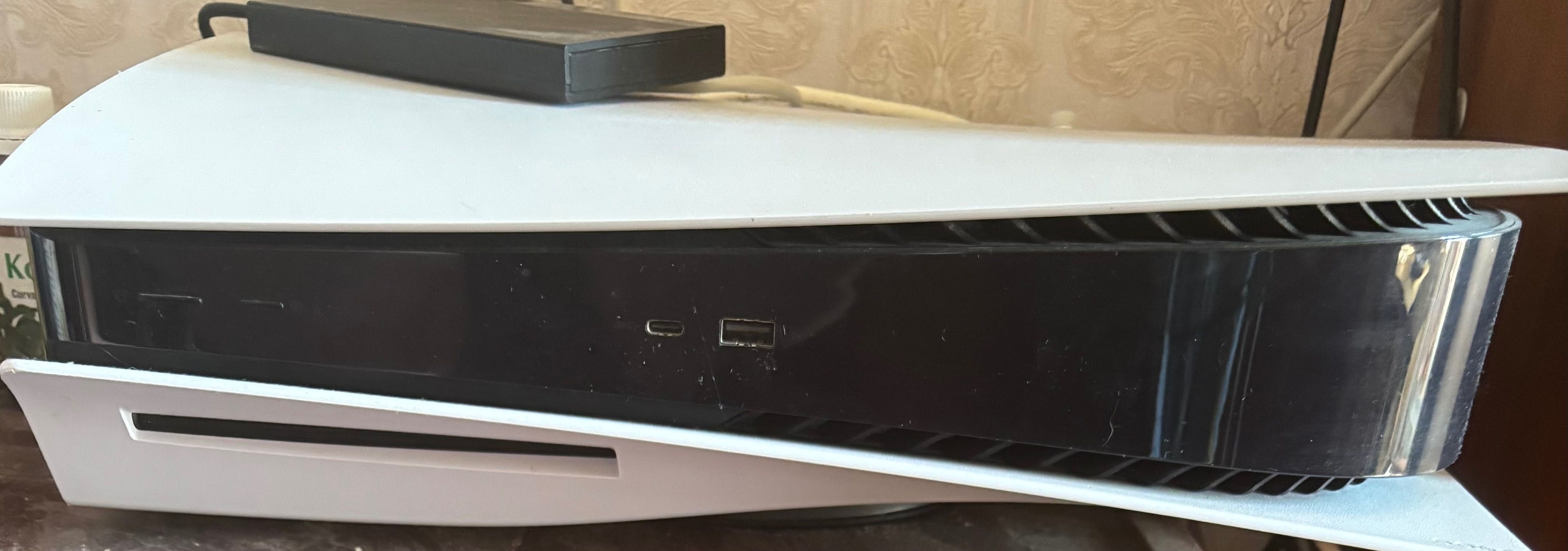 Продам Ps5 с приводом идеал комплект