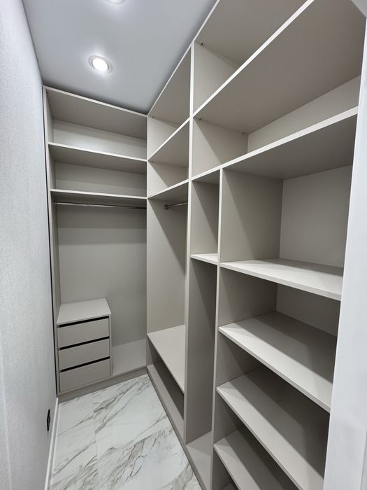 Продаж квартири 60Перлина на Краснова, 2кімнати, балкон