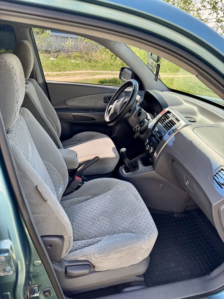 Машина Hyundai Tucson 2004