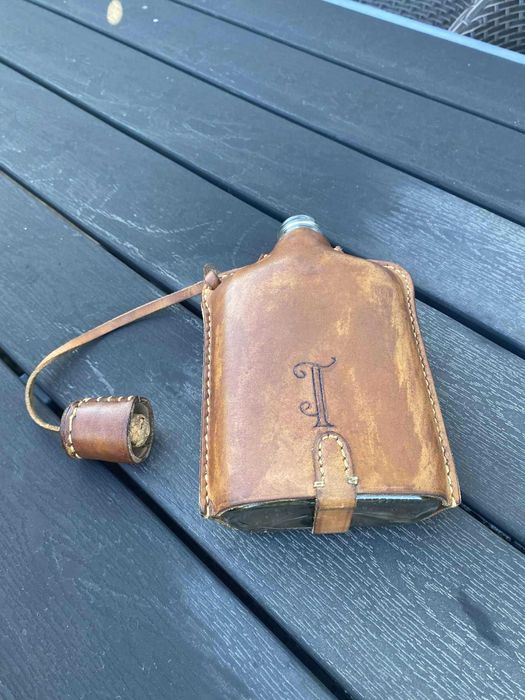 Piersiówka oprawiona w skórę szklana 350ml