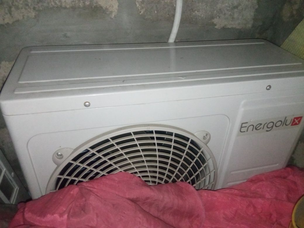 Кондиціонер Energolux SAU09LN1-A з кріпленням