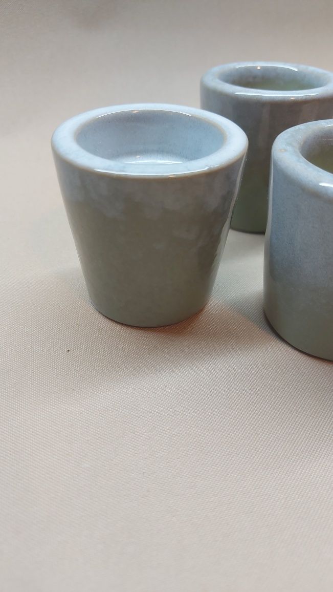 Zestaw ceramicznych swiecznikow