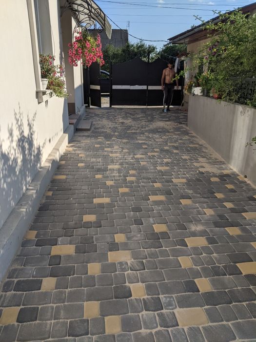 Вкладання бруківки,плитки тротуарної