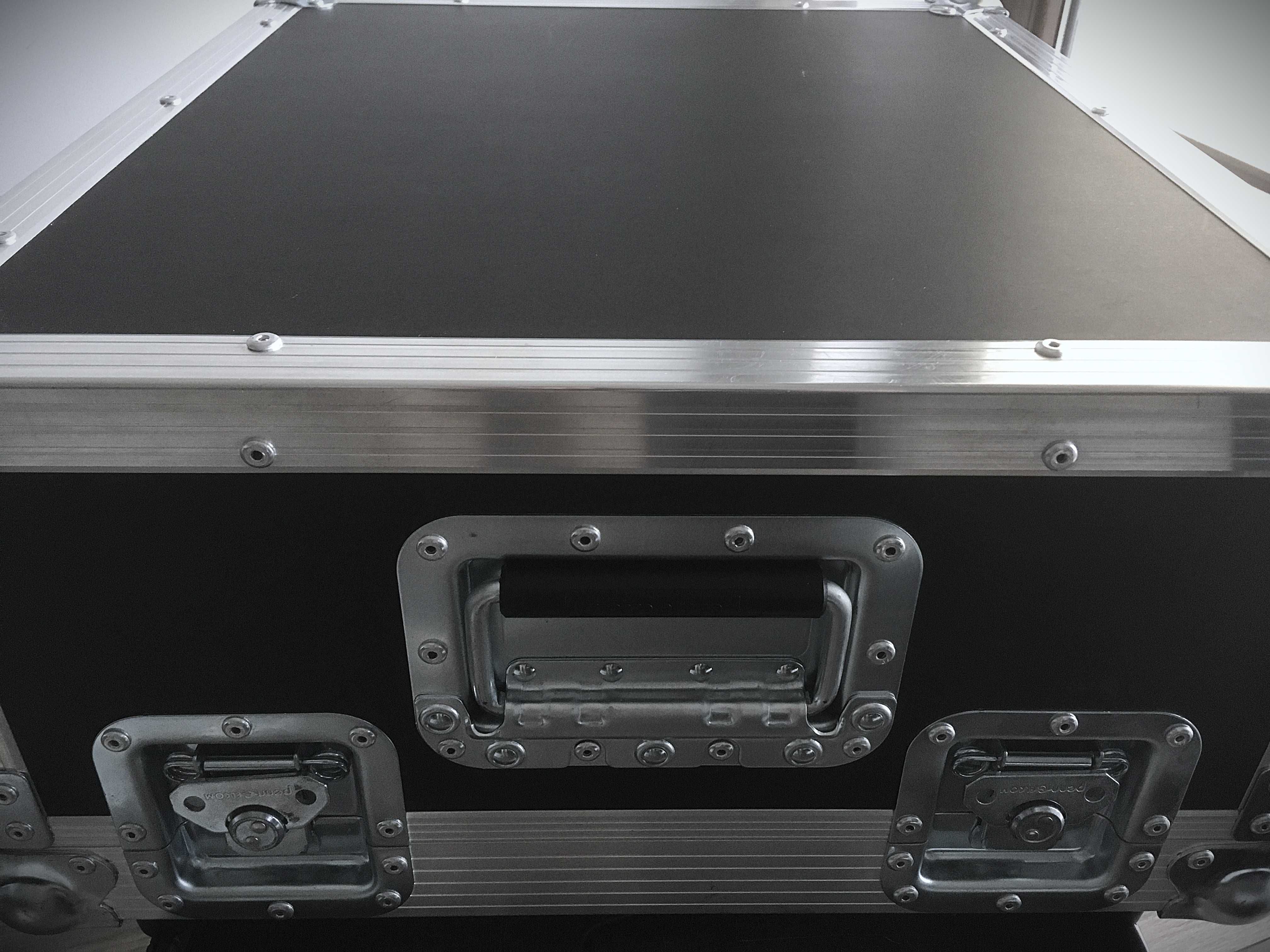Mikser cyfrowy Allen Heath QU16 + Case