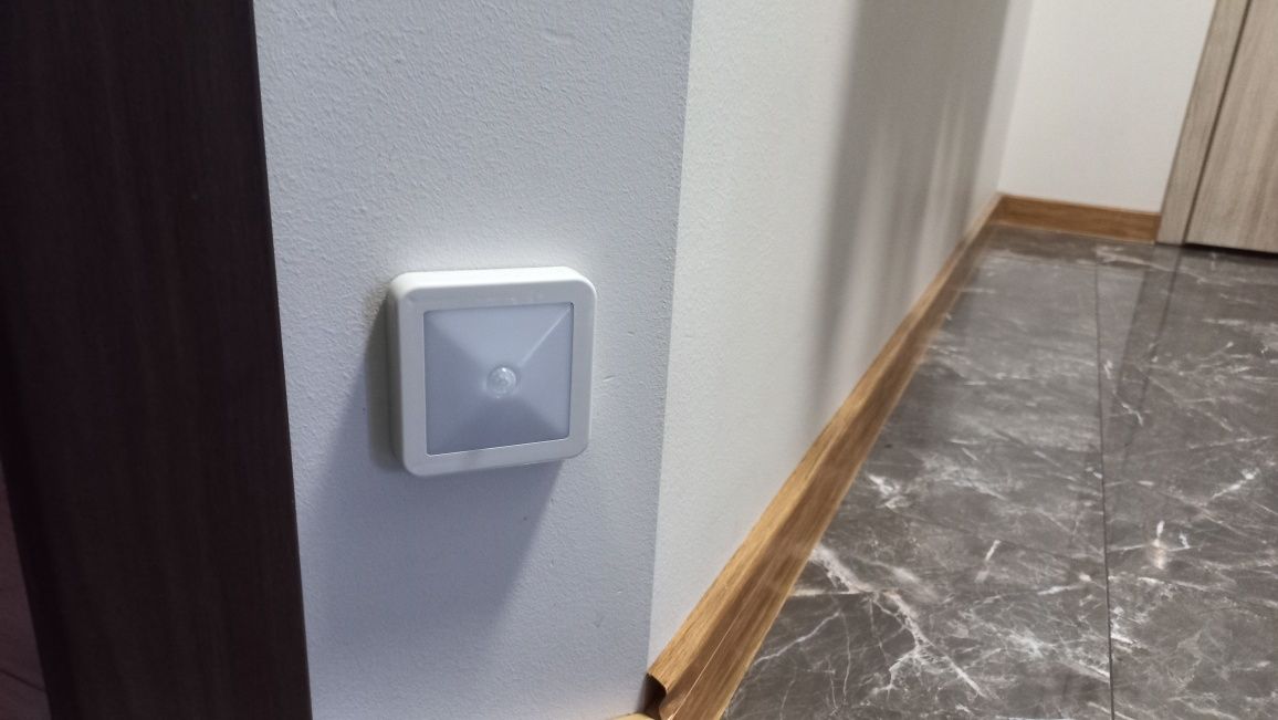 Lampy LED z czujnikiem ruchu - 2 szt. na baterie
