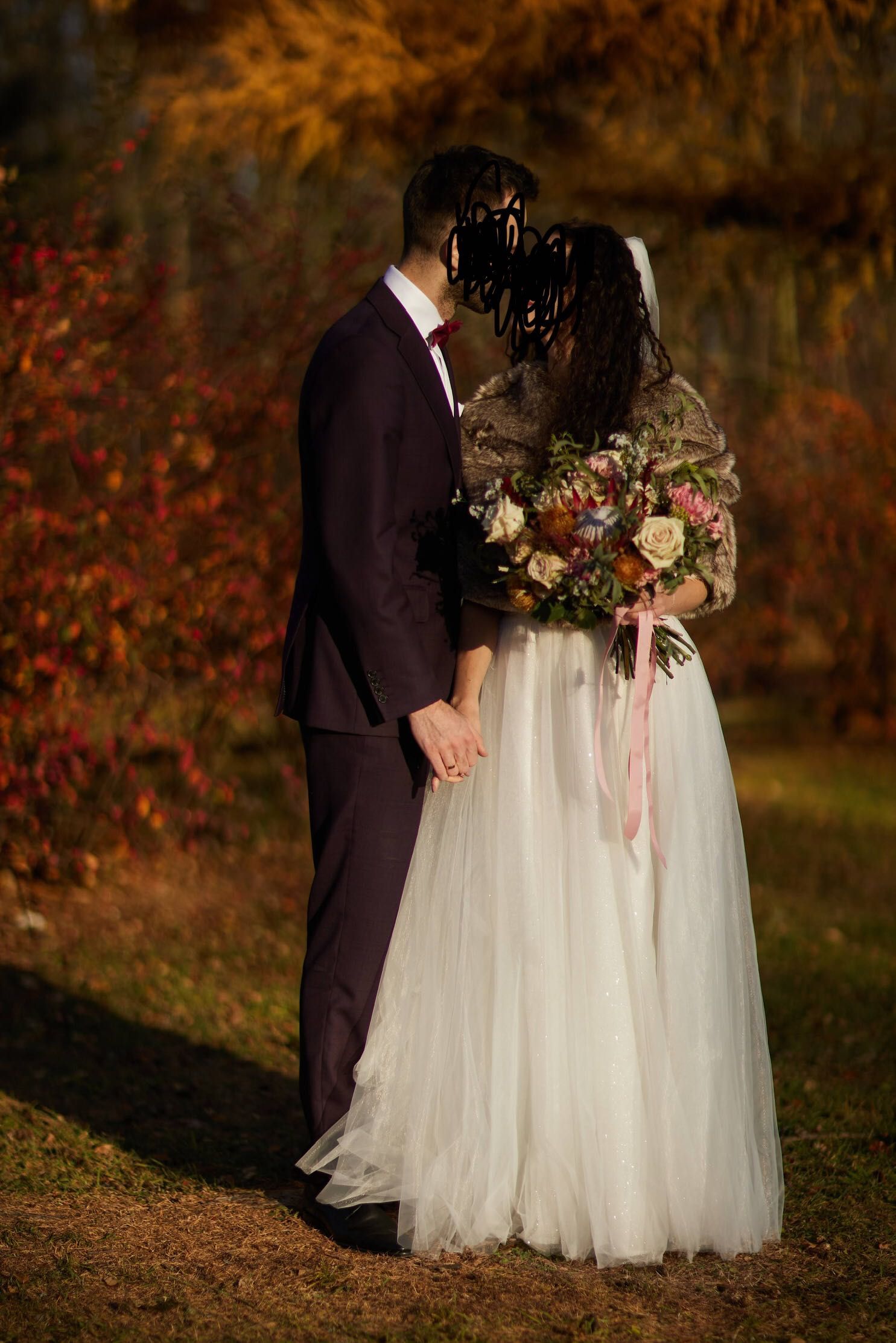 Suknia ślubna „A” z rozcięciem i brokatem na 175cm + welon i etola