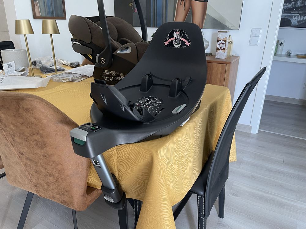 Cybex Cloud Z (Ovo Bebé) + Base Isofix (para carro)