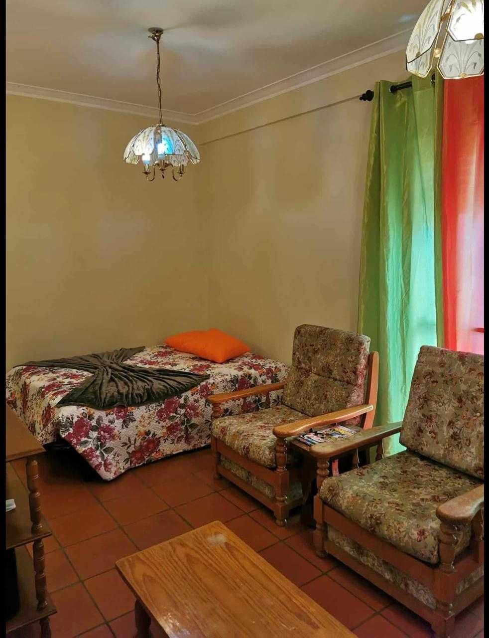 Quarto num apartamento t3 Rua Brasil 147
