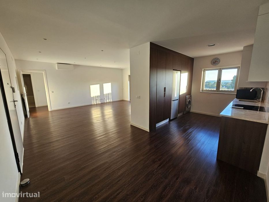 Apartamento T3 semi-novo perto da escolas Agrária e de Saúde