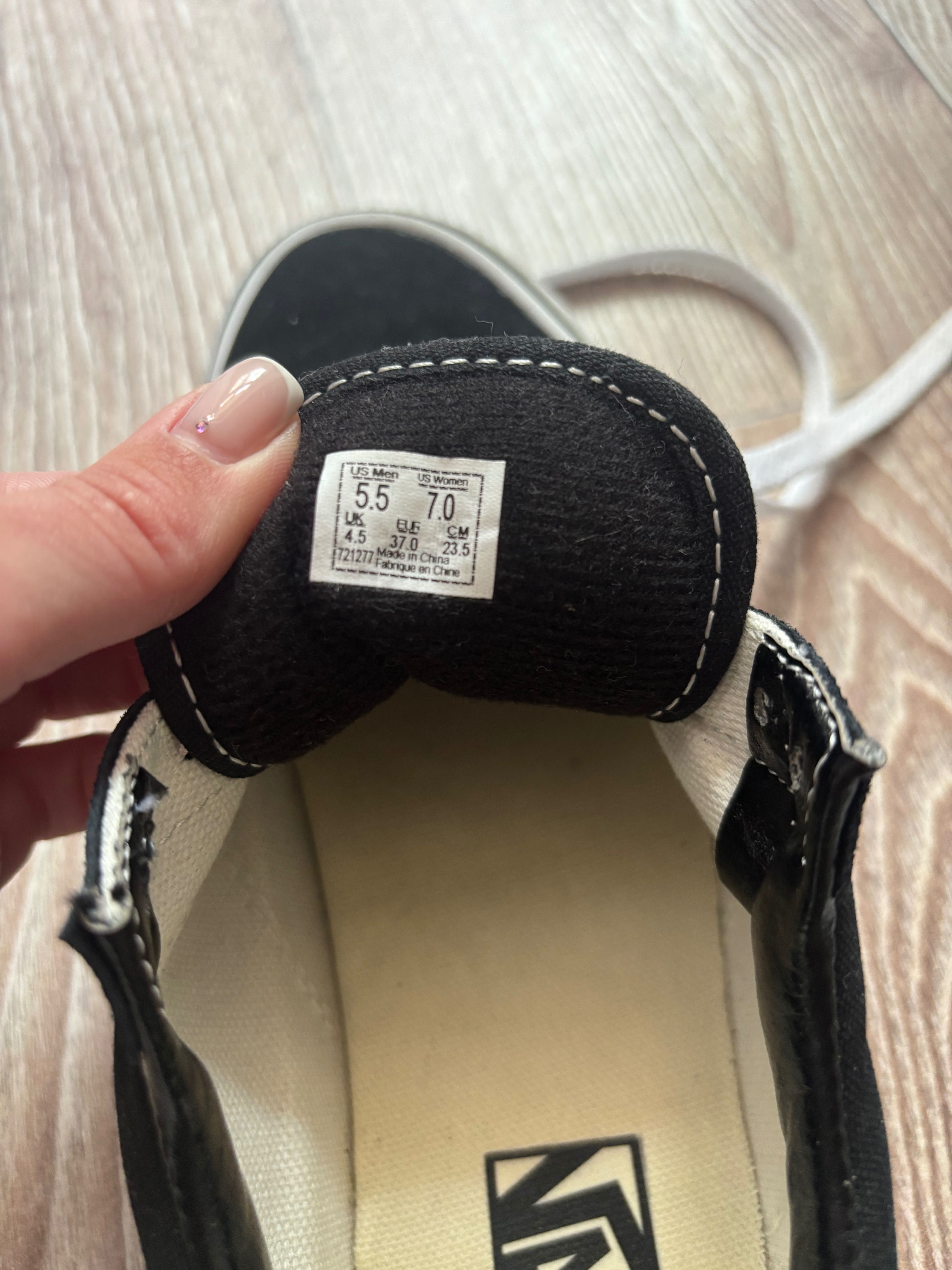 Продаж кросівок Vans