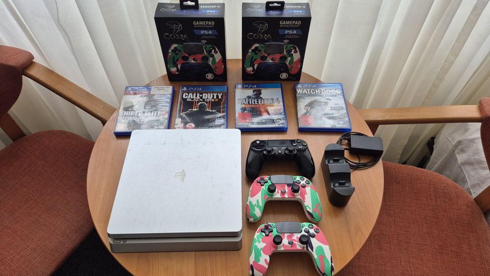 Konsola Playstation 4 Slim Silver + Gry + Akcesoria - kompletny zestaw