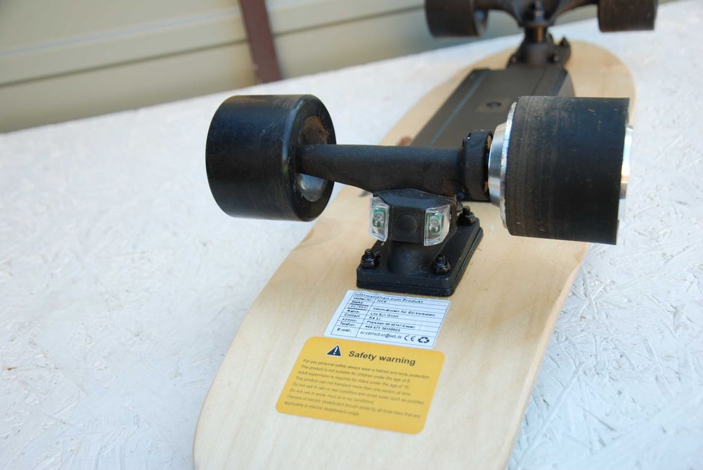 Deskorolka elektryczna sterowana za pomocą pilota