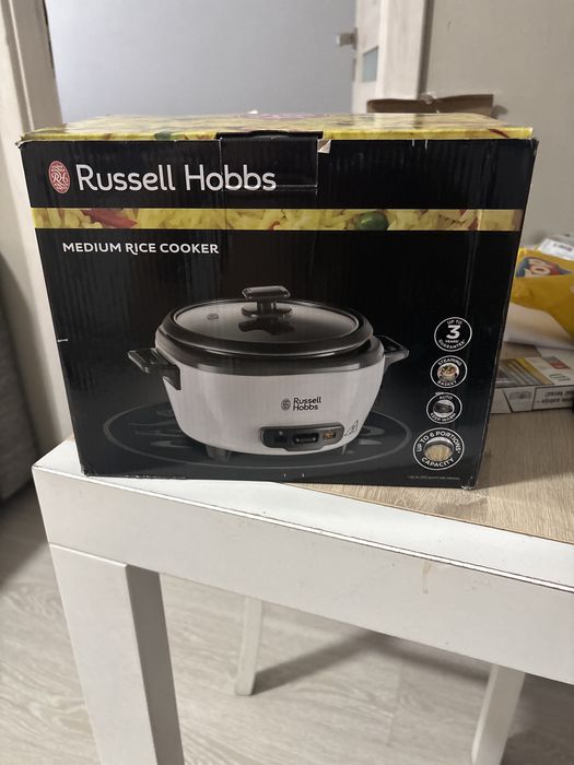 Ryżowar Russell Hobbs Medium Rice Cooker do gotowania ryżu.