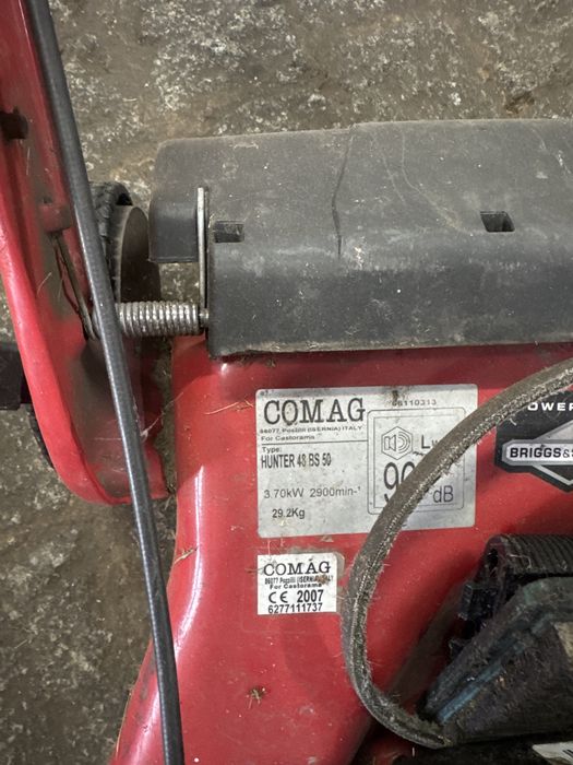 Kosiarka uszkodzona na części