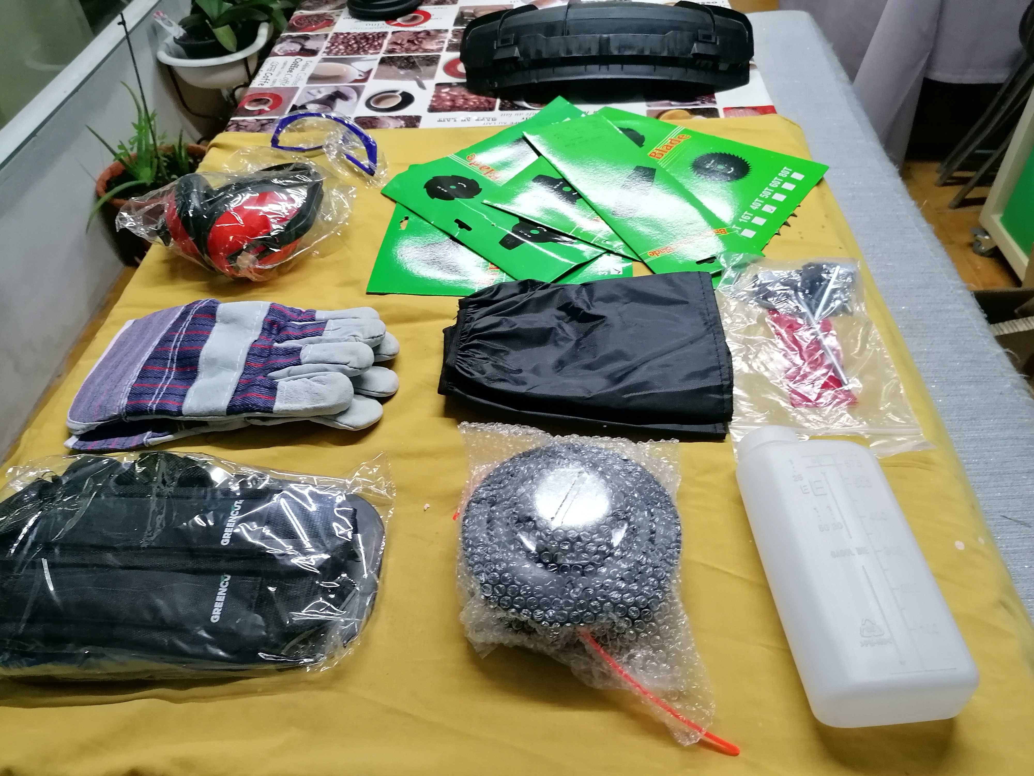 Roçadoras 65cc / 4.9cv ( 6 Discos Diferentes Incluídos + Acessórios )