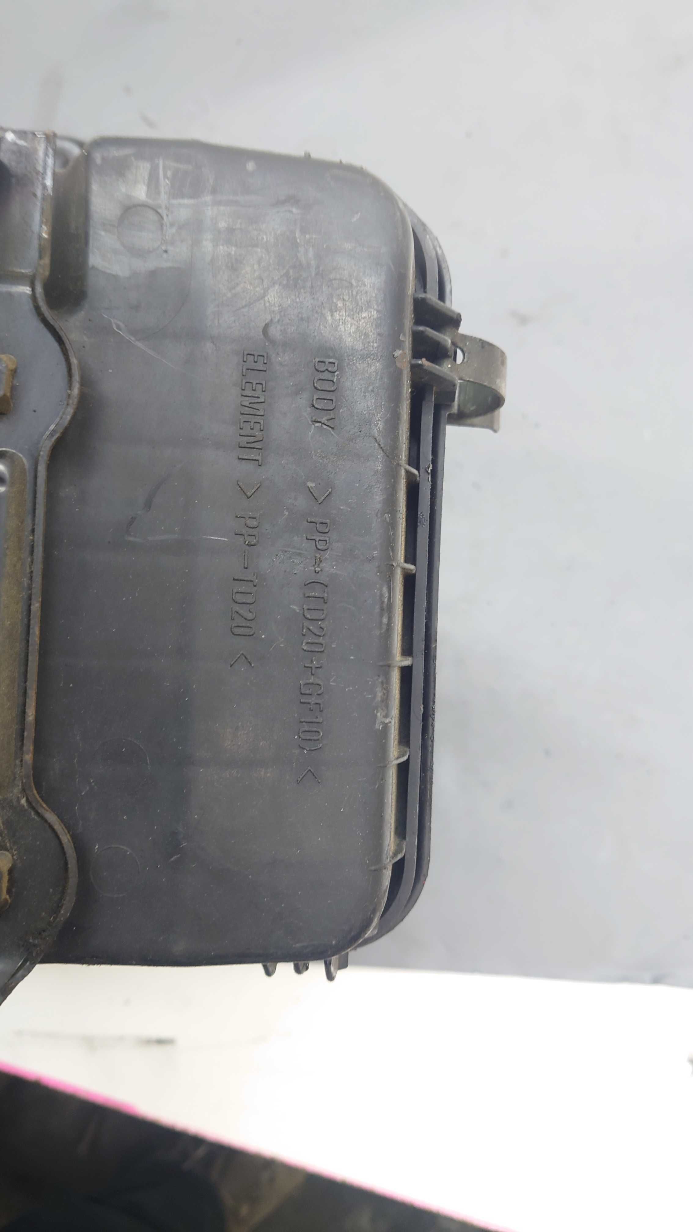 Mitsubishi Space Runner 1.8 B Obudowa Filtra Powietrza Przepływomierz