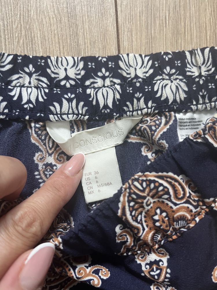 H&M wzorzyste szorty r 36