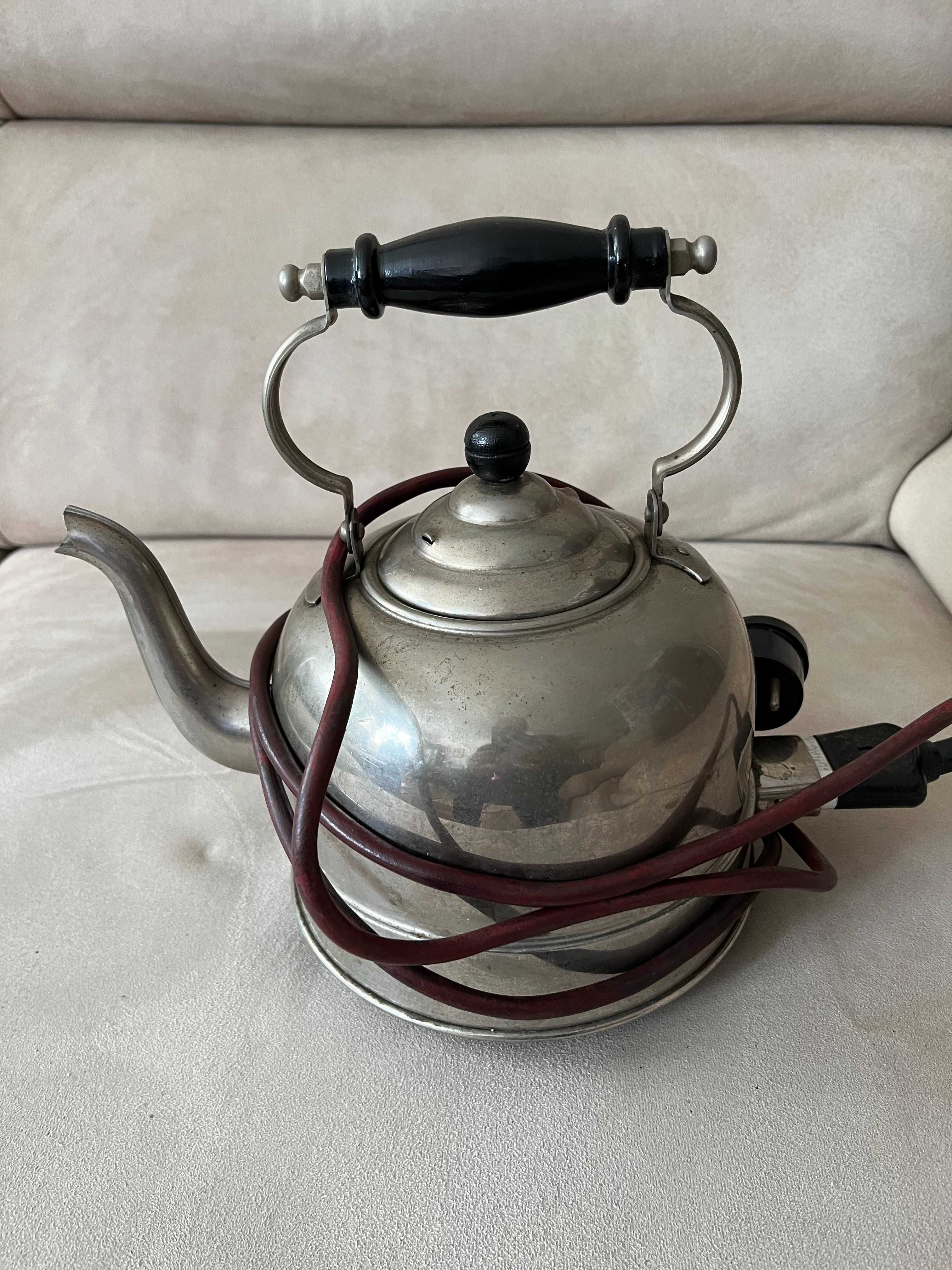 Stary czajnik elektryczny
