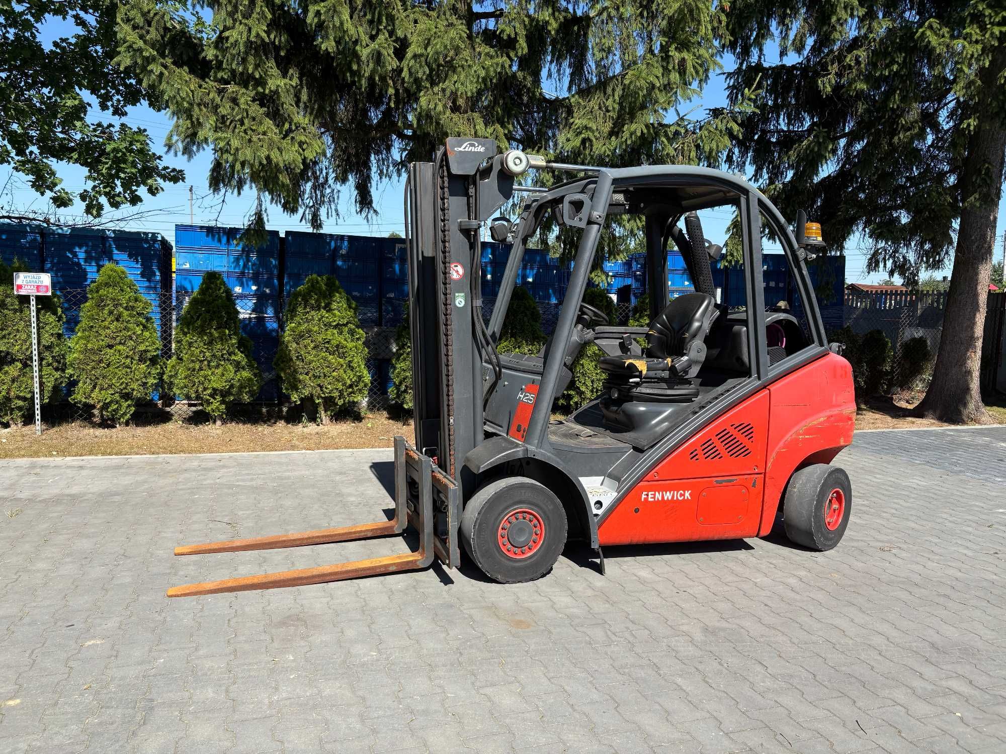 Wózek widłowy  LINDE H 25 T 2011 LPG  przesuw  LPG wozek widlowy 2,5t
