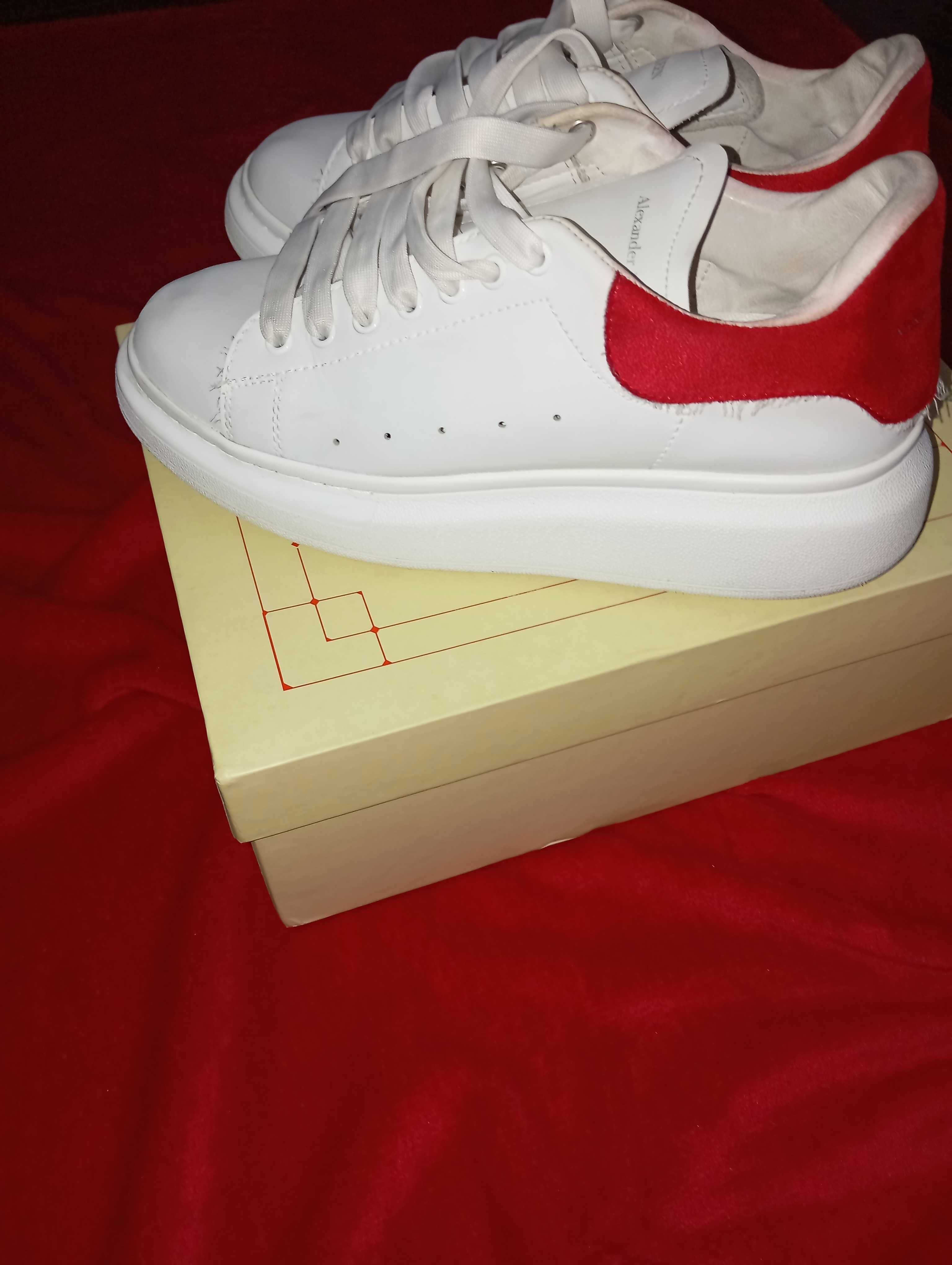 Tênis Alexander McQueen semi-novo