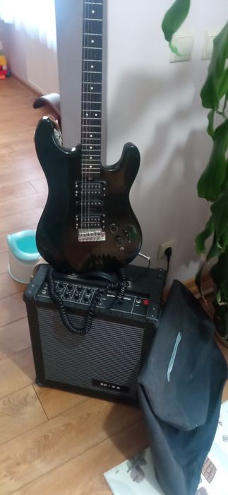 Gitara elektryczna z piecykiem z PRL-u