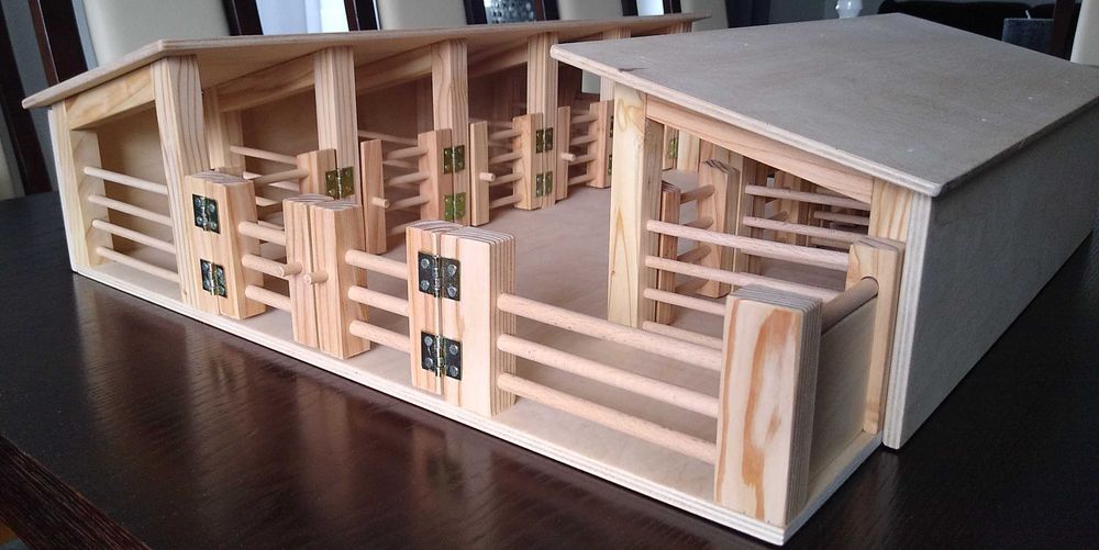 Stajnia dla koni schleich drewniana 9 boksów