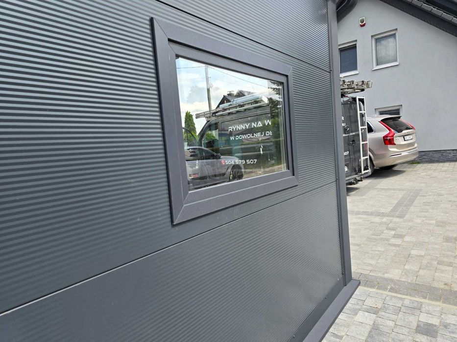 Garaż 5x6 z płyty warstwowej dwuspadowy brama segmentowa ocieplany