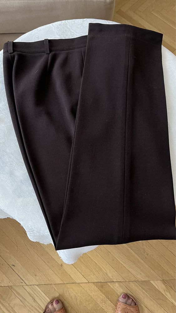 Kostium, garnitur ze spodniami Molton 38
