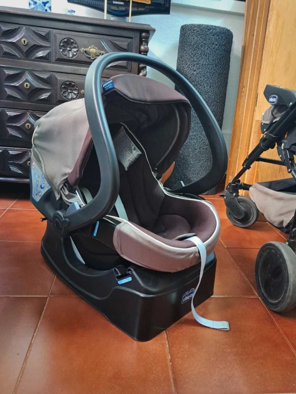 Carrinho de bebé + ovo Chicco