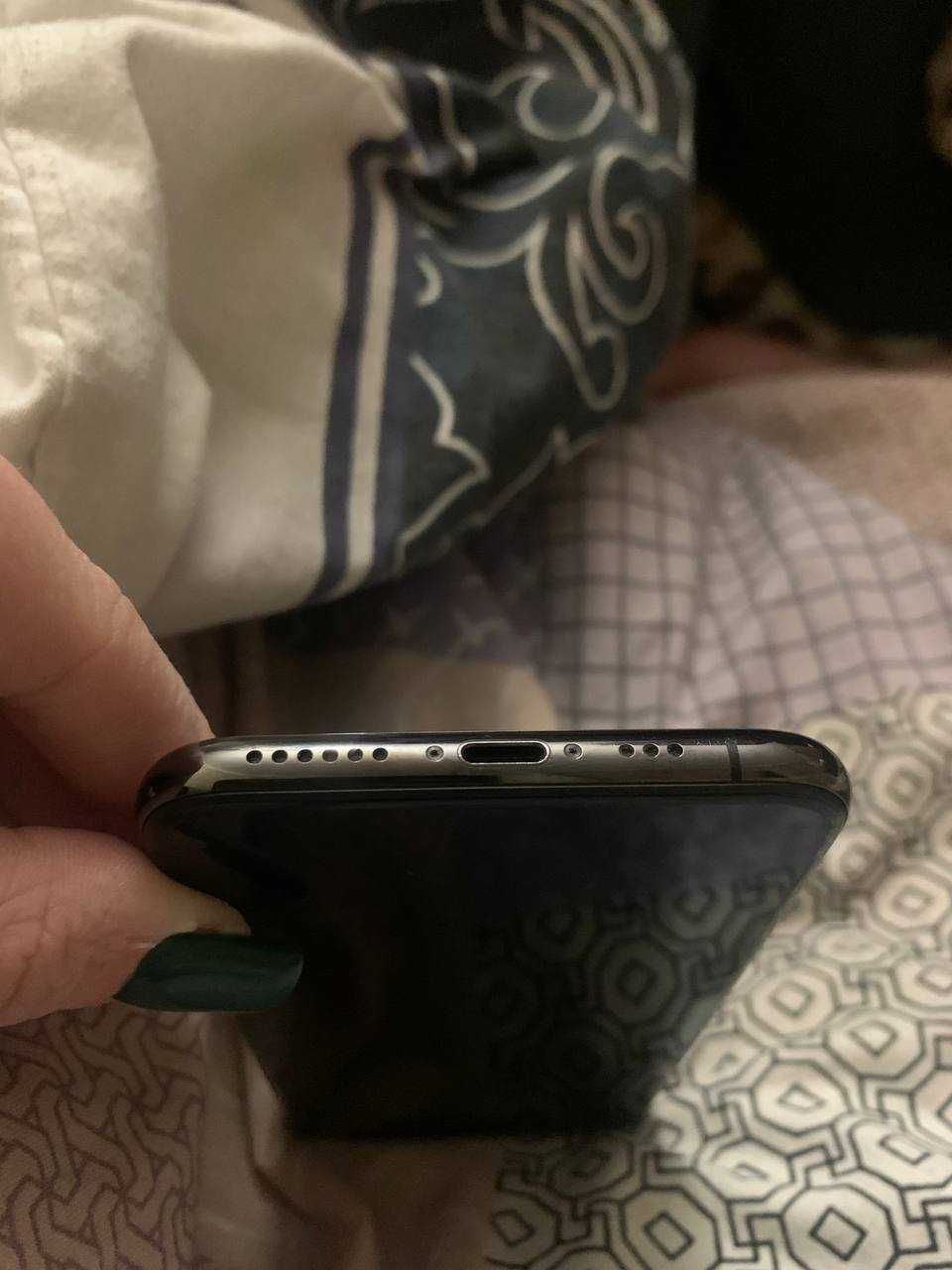 iPhone XS 64гб r-sim 82% батарея