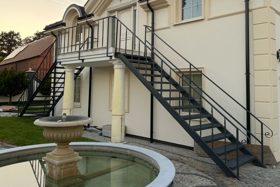 Balustrady, ogrodzenia, płoty, wiaty, hale, konstrukcje stalowe