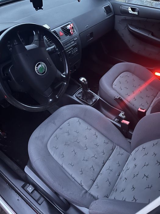 Шкода фабія 2004 року