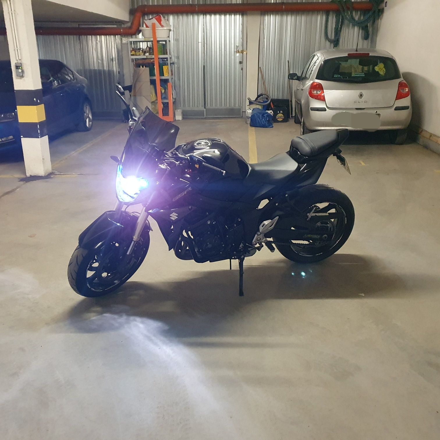 Suzuki    GSR750