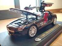 Mercedes Benz SLS AMG 
Mercedes Benz SLS AMG 
Escala 1:18, com base.