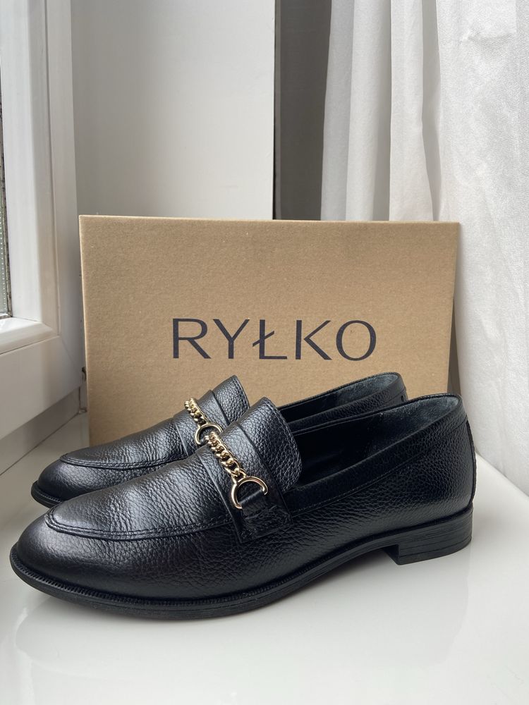 Eleganckie mokasyny RYŁKO z ozdobnym łańcuszkiem