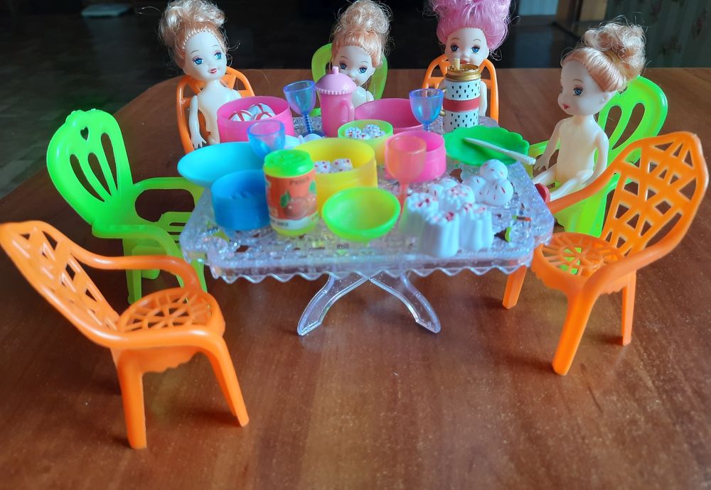 Іграшковий набір з ляльками