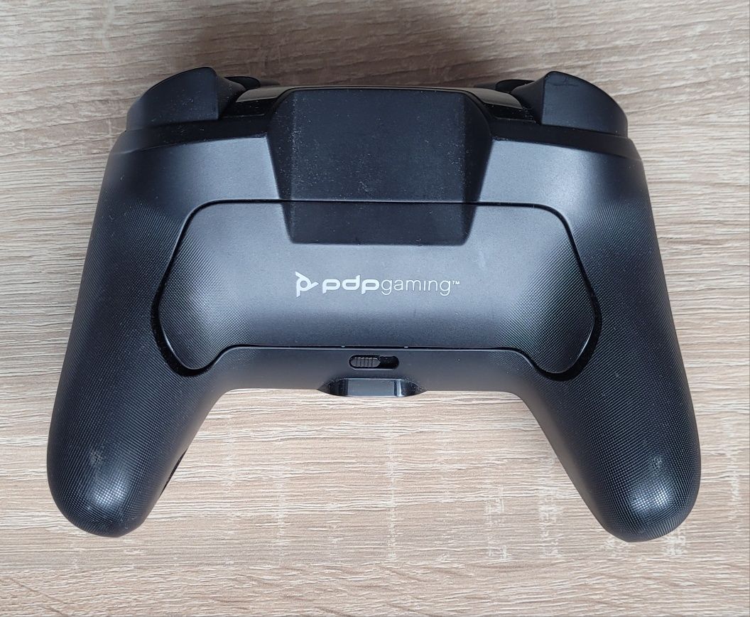 PDP SWITCH, Pad bezprzewodowy
FACEOFF Camo Czarny