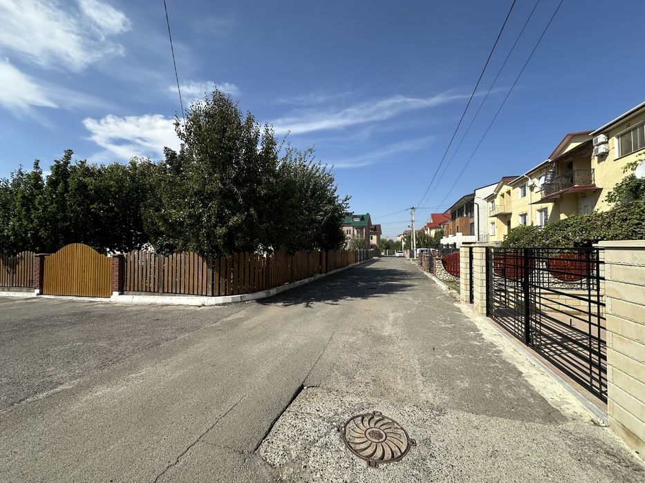 Продається затишний котедж в Кленовому гаю.