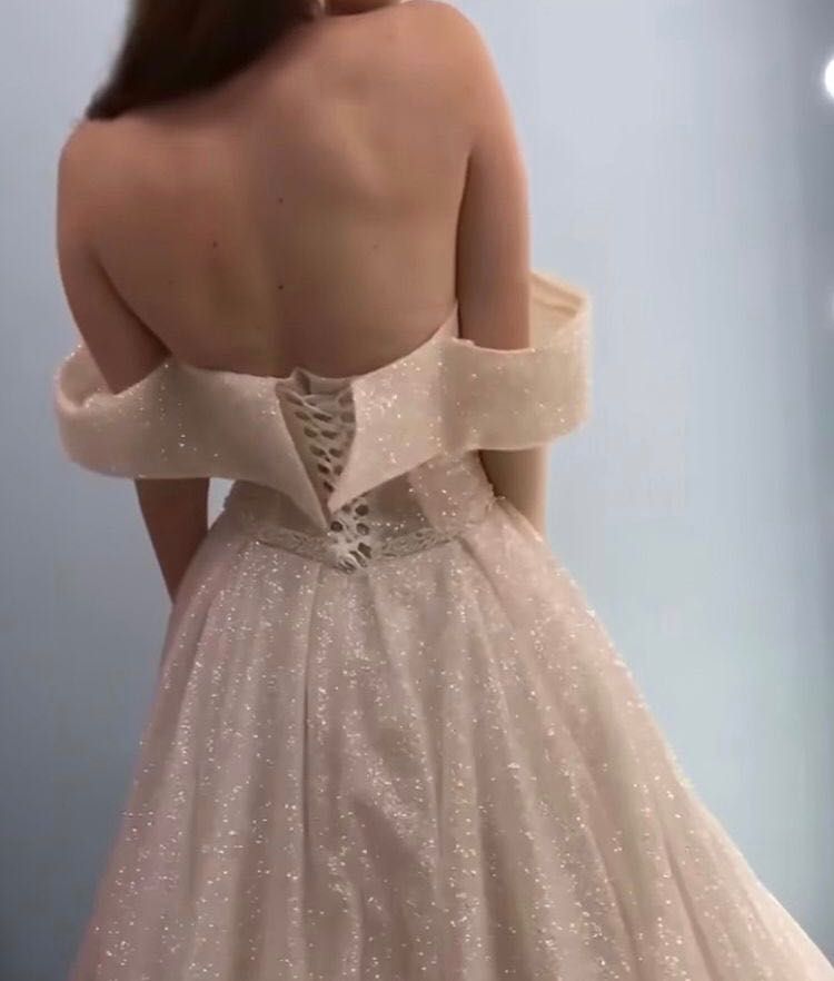 Нове весільне плаття