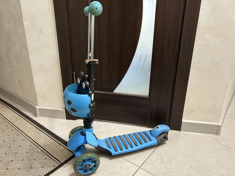 Самокат, жучок для хлопчика