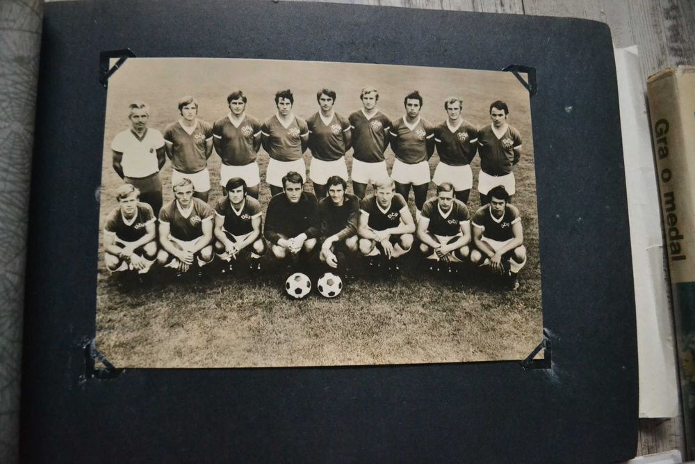 ALBUM z autografami piłkarzy klaser zdjęcia książki piłkarskie