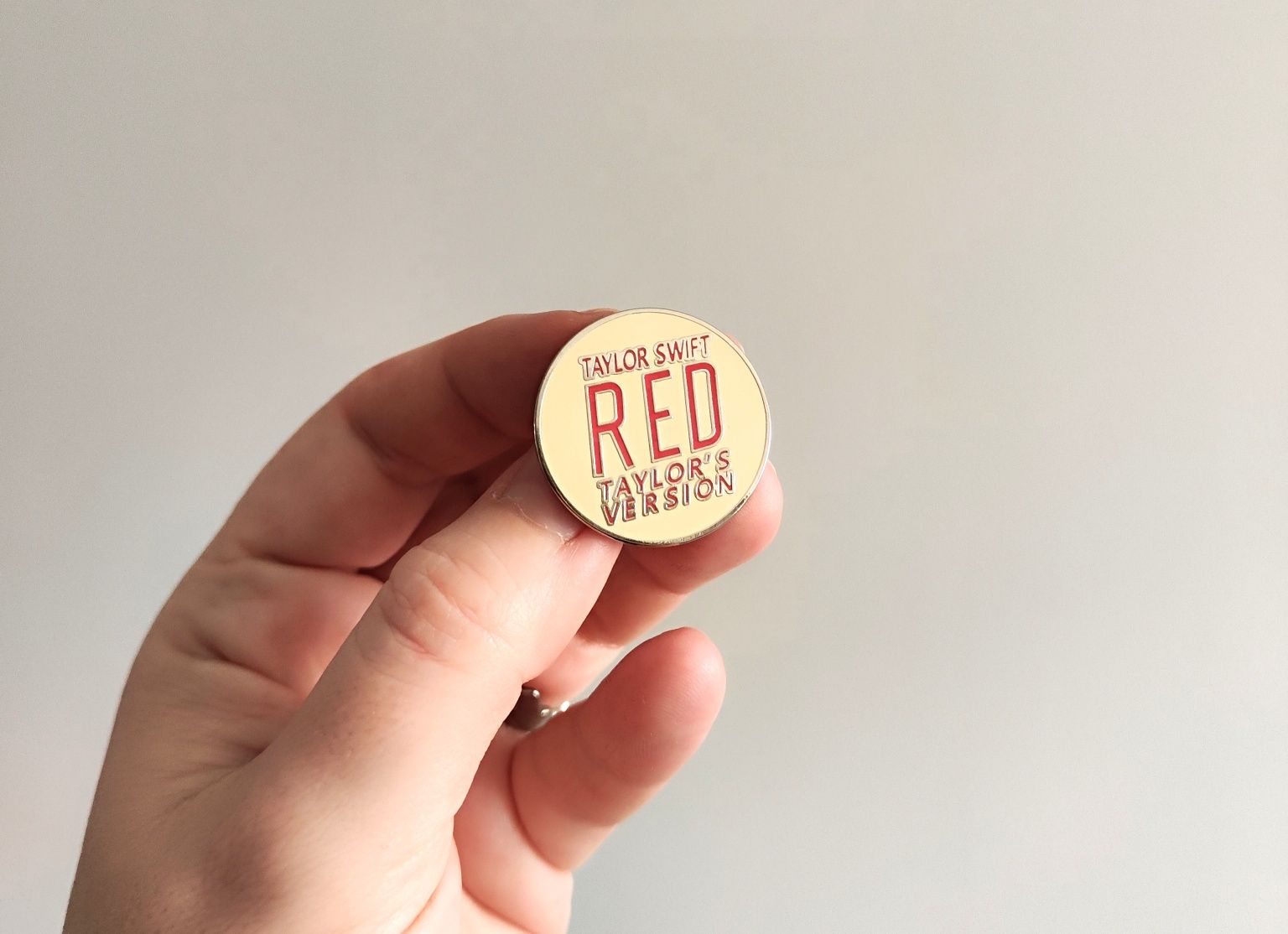 Przypinka Pin Taylor Swift Red Taylor's version