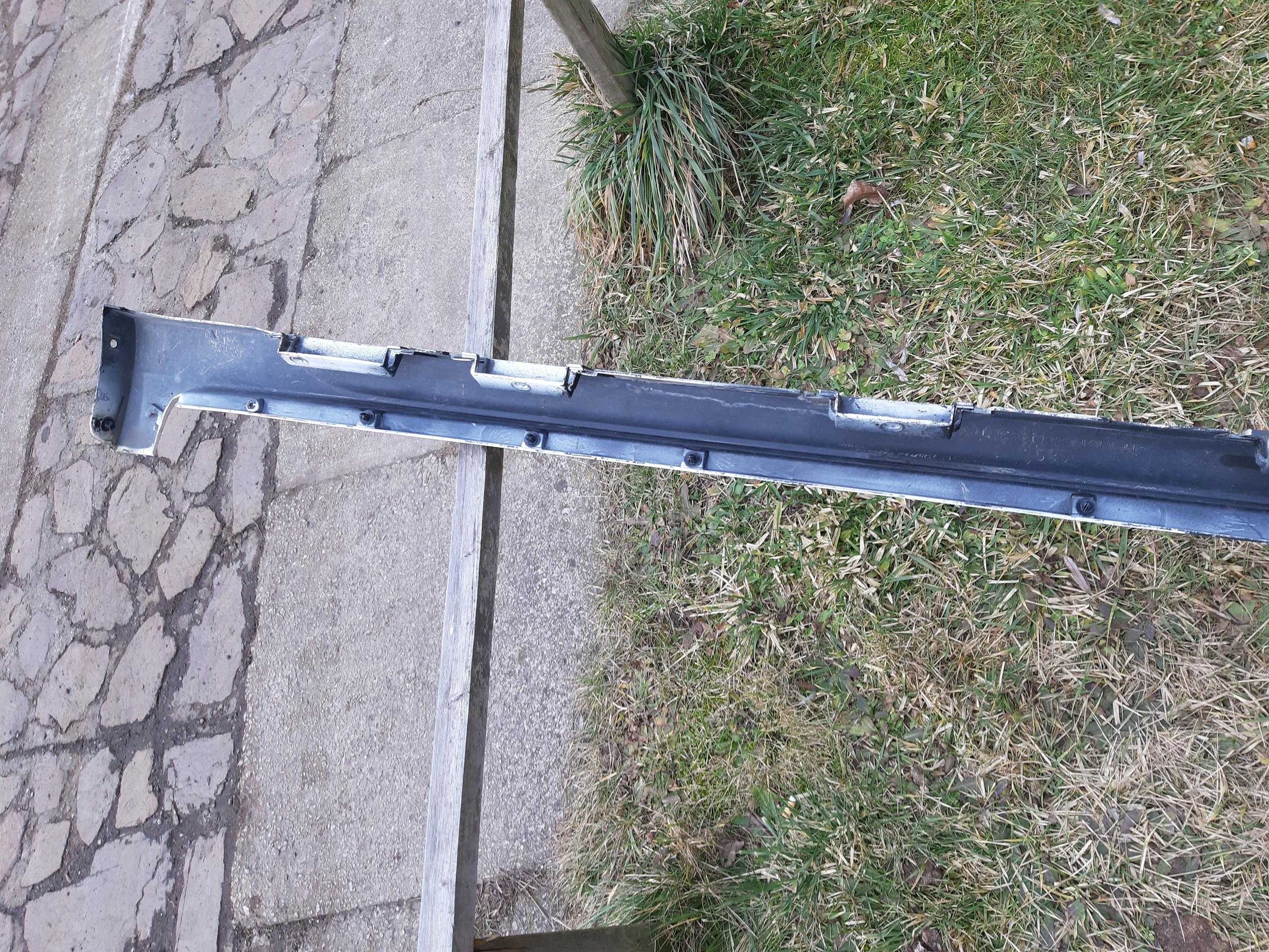 Listwa progowa Toyota Sienna 11-20 prawa 040