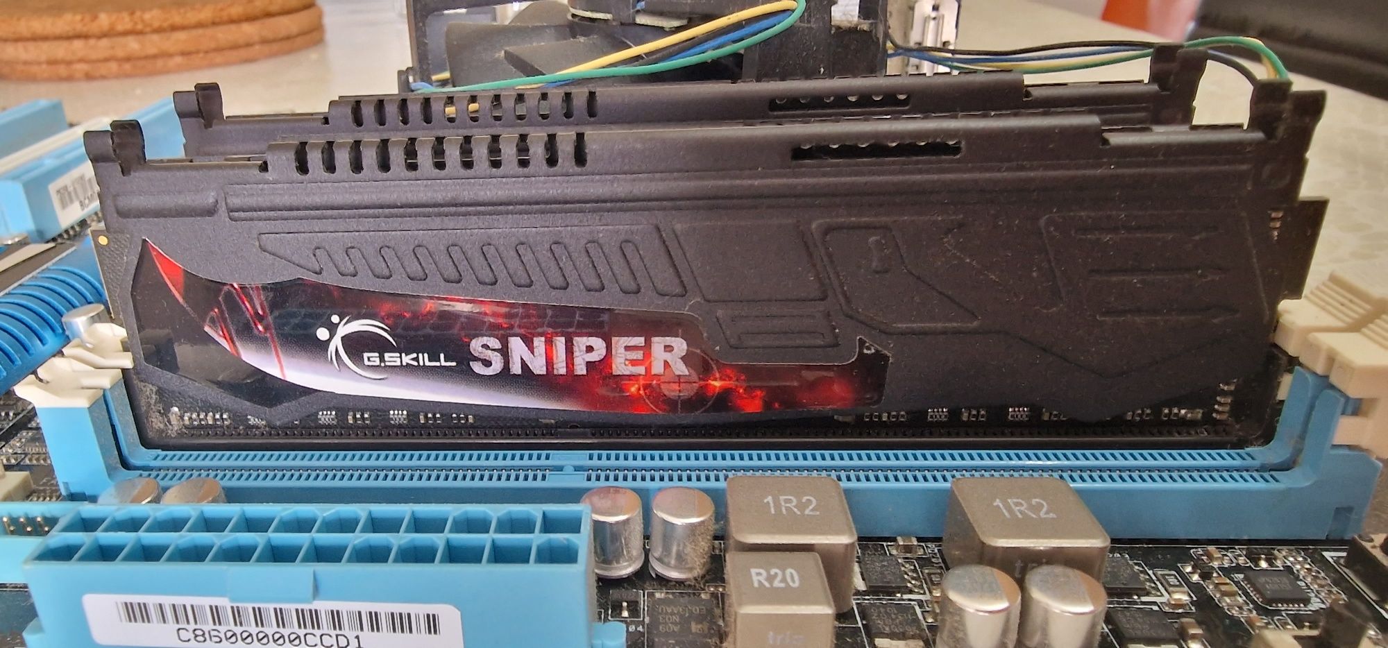 I5-2500 + asus P8Z68-v/gen3 + g.skill sniper CL9 2x4gb sem dissipador