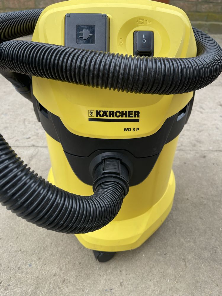 Пилосос Karcher.